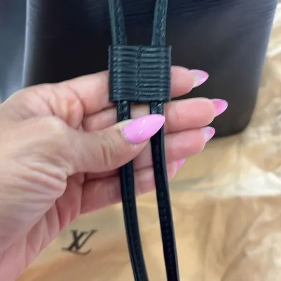 Louis Vuitton Black epi leather Shoulder Bag - Picture 5 of 16